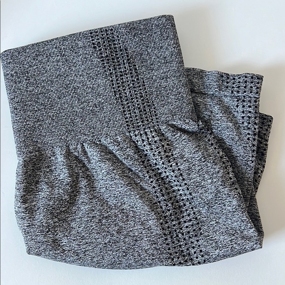 NVGTN Dupe High Waisted Workout Shorts Size Medium - Picture 3 of 3